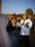 na Litewskiej modliła się dziewczynka z Podwórkowych Kółek Różańcowych